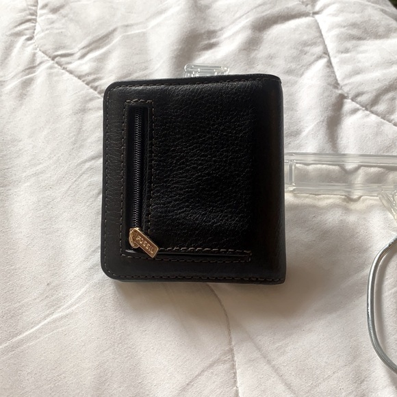 Fossil wallet! - Picture 3 of 3